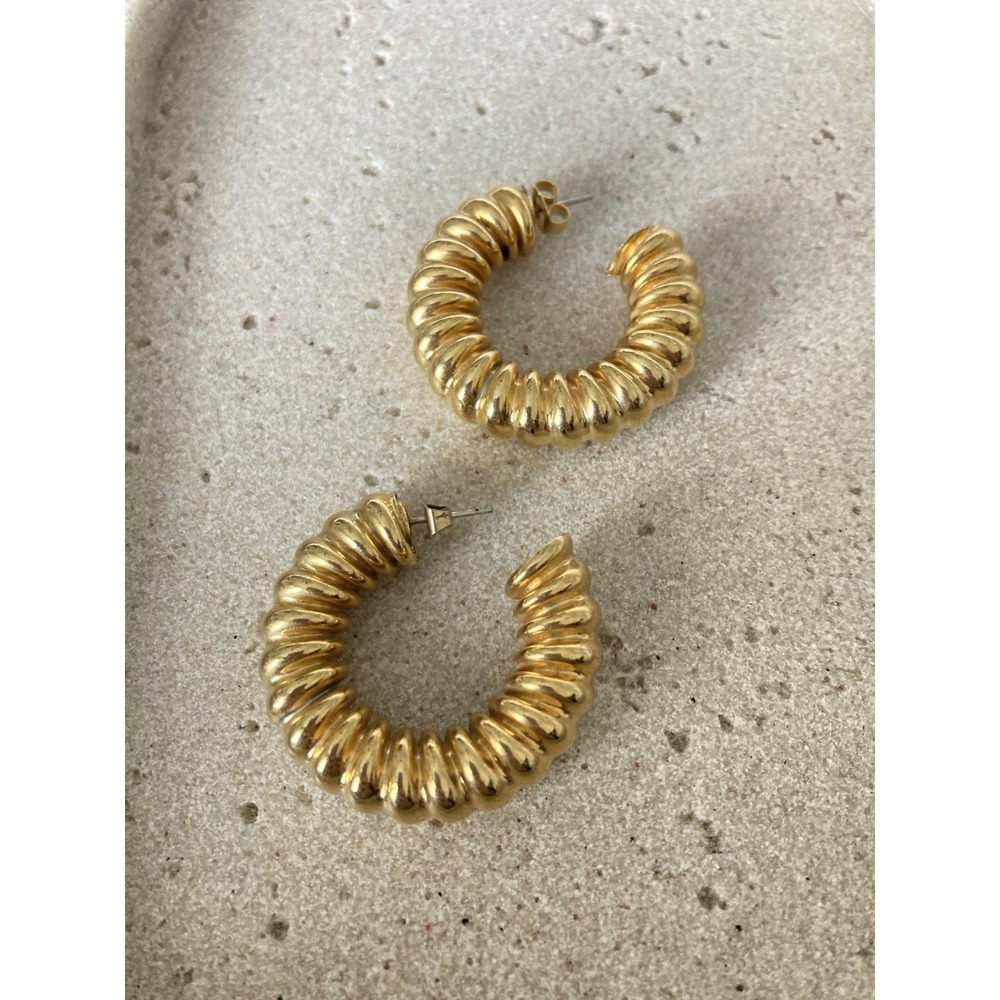 Gold Tone Ribbed Hoop Earrings Chunky Statement Runway Couture Glam‎ 80's Style
